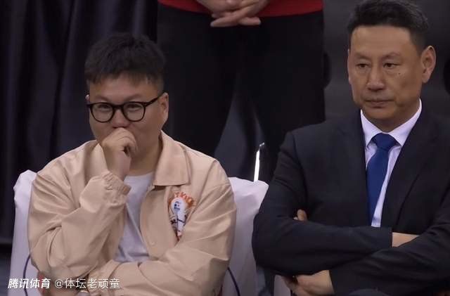 就在这时，管家敲门通报：老爷，杜家人来了......杜家？苏成峰一阵头大，追问道：来的都是谁？管家忙道：杜振华杜老爷子，带着杜家老大杜海峰一起来的。